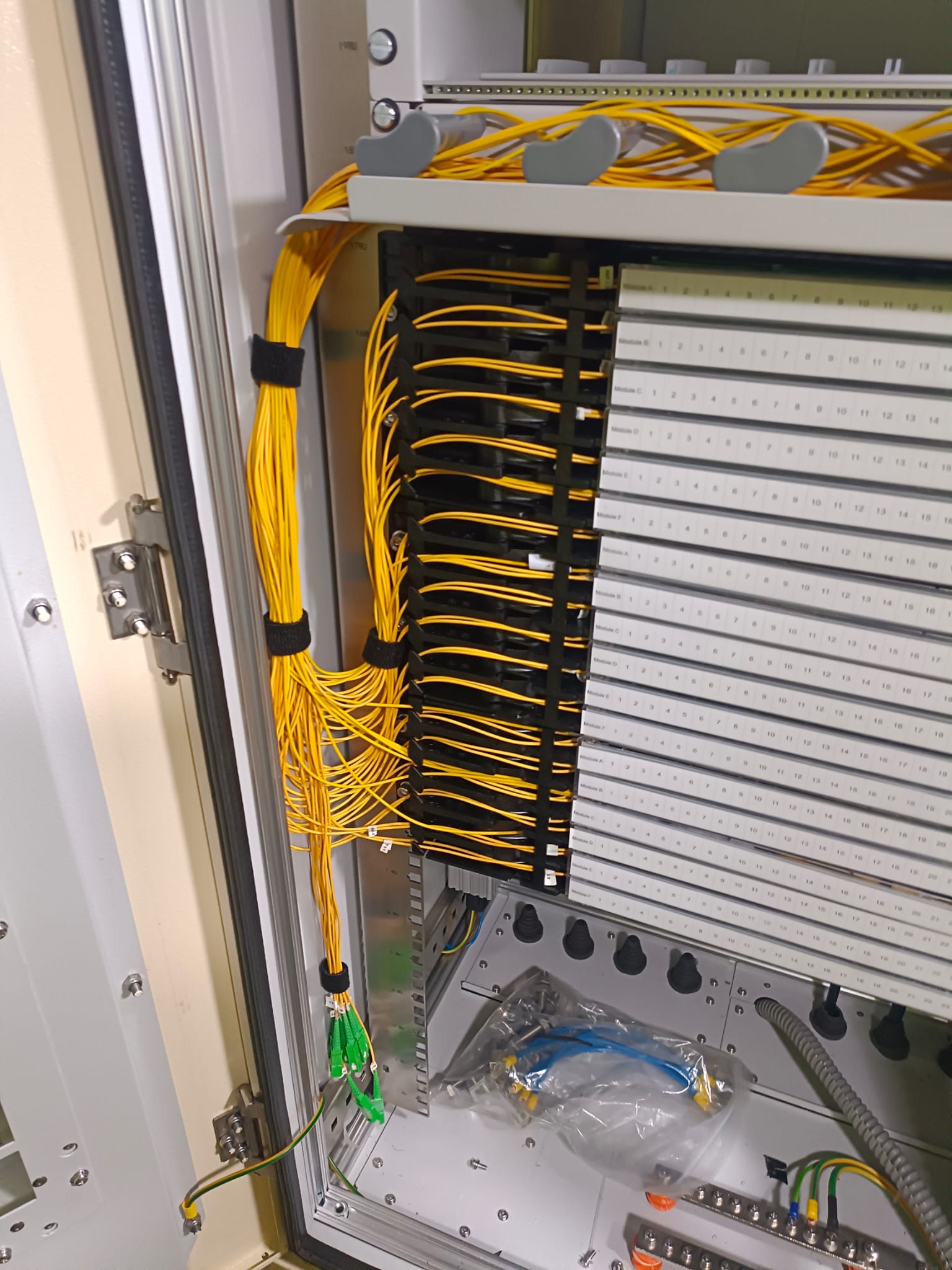 Armoire NRO câblée